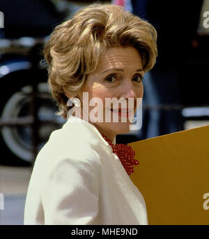 Washington, DC. USA, undatiert First Lady Nancy Reagan auf SOuth Lawn des Weißen Hauses Credit: Mark Reinstein/MediaPunch Stockfoto