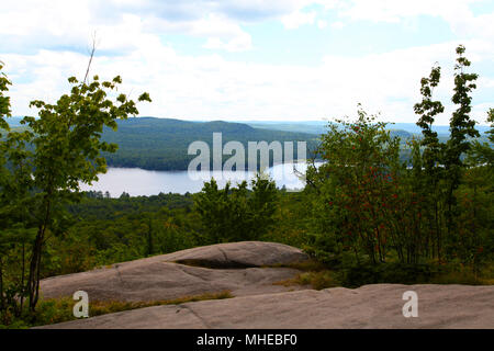 Malerischer Blick auf den See von Adirondack mountain Aussichtspunkt Stockfoto