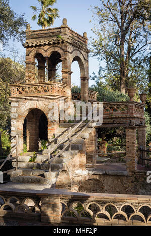 Der Bienenstock Gebäude im City Park (Villa Comunale) von Taormina, Sizilien. Stockfoto