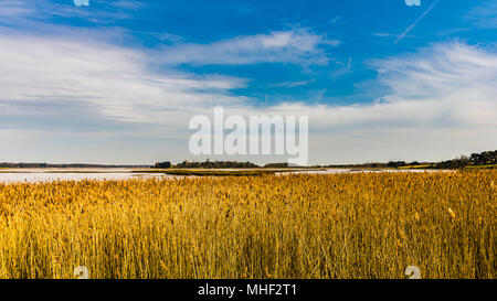 Blick über den Fluss Alde-Mündung, in der Nähe von Aldeburgh, Suffolk, Großbritannien Stockfoto