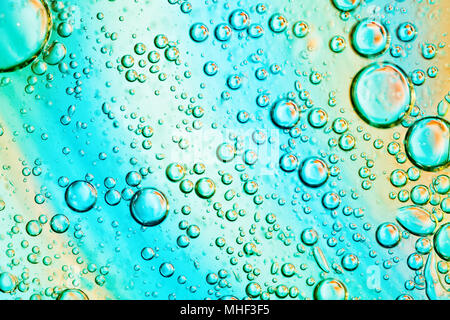 Makroaufnahmen von Luftblasen im Wasser. Zusammenfassung Hintergrund. Stockfoto