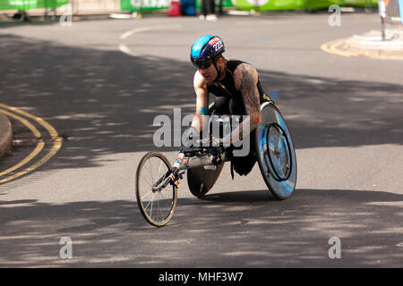 Tiaan Bosch konkurrieren für die Republik Südafrika in die Londoner Rollstuhl Marathon 2018. Er beendete 32. in einer Zeit von 01:57:42 Stockfoto