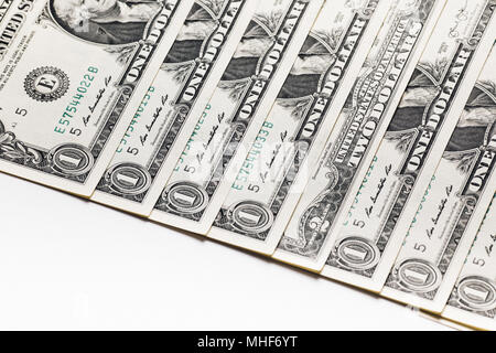 Dollar. Dollar Banknoten amerikanische US-Währung auf dem Whiteboard und defokussiertem Hintergrund. Stockfoto