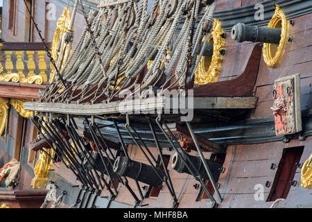 Kanone auf Segelschiff detail Stockfoto