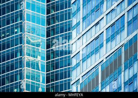 Abstrakte Architektur Fragment mit Blue Steel Platten horizontal Stockfoto