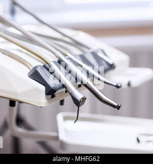 Zahnärztliche Instrument in der Zahnarztklinik close-up. Stockfoto
