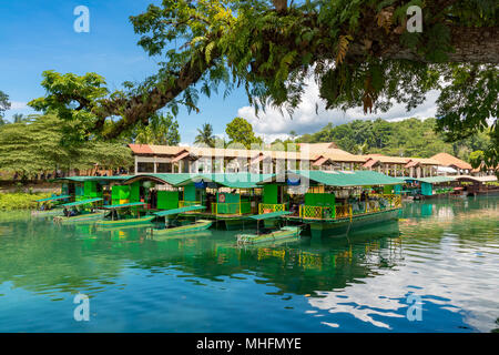 Bohol, Philippinen, 19. April 2018 schwimmenden Restaurants am Fluss am Loboc Stockfoto