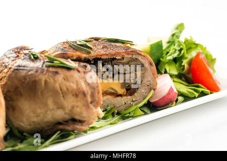 Hackfleisch / Fleischkäse-Brötchen mit Pilzen und Karotten Stockfoto