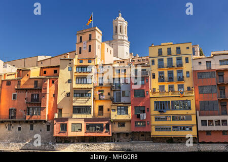 Bunte Häuser im historischen jüdischen Viertel in Girona, Katalonien Stockfoto