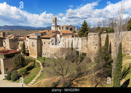 Panoramablick auf das Luftbild und die Kathedrale von Girona, Katalonien, Spanien Stockfoto