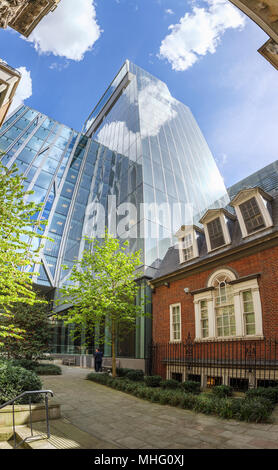 Neue Hof, St. Swithin's Lane, EC4, die ikonische moderne Hauptquartier der Banker N M Rothschild & Söhne, Finanzviertel der Stadt London Stockfoto