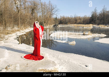 Red Lady in der "bösen Welt" (Mojie Scenic Area) Stockfoto