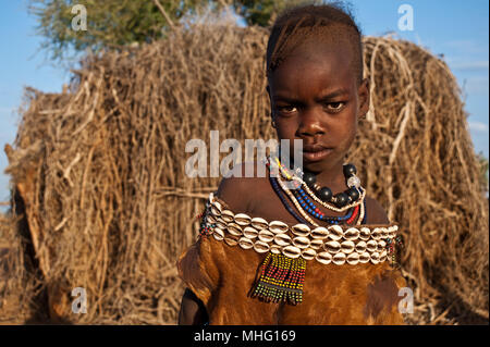 Mädchen aus der Hamer-Stamm (Äthiopien) Stockfoto