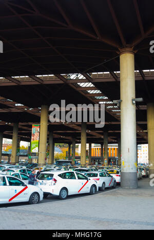 Taxis, außerhalb Puerta de Atocha, Hauptbahnhof, Madrid, Spanien Stockfoto