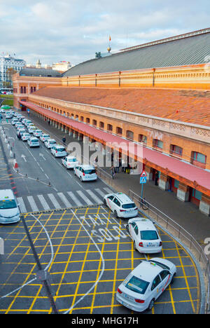 Taxis, außerhalb Puerta de Atocha, Hauptbahnhof, Madrid, Spanien Stockfoto