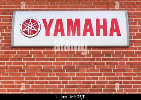 Skanderborg, Dänemark - 22 April, 2018: Yamaha Logo auf eine Wand. Yamaha ist ein Japanisches multinationales Unternehmen Stockfoto