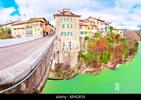 Cividale del Friuli Devil's Bridge und Natisone River Canyon Panoramaaussicht, Region Friaul-Julisch Venetien in Italien Stockfoto