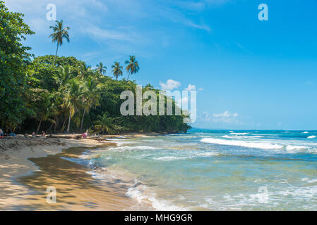 Playa Chiquita-wilden Strand in der Nähe von Puerto Viejo, Costa Rica Stockfoto