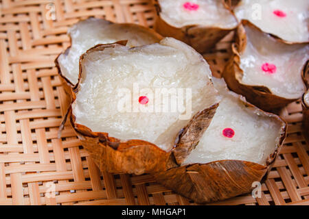 Chinesische Süßigkeit gedämpft Dessert Banana leaf Warenkorb zum Feiern. Stockfoto