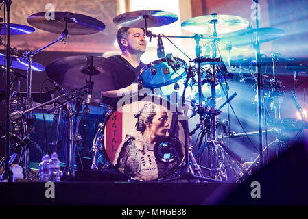 Manchester, Großbritannien. 28. April 2018. Die Manic Street Prediger Dachverkleidung der Manchester Arena auf Ihrer "Widerstand ist zwecklos"-Tour in der Manchester sind Stockfoto