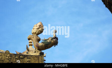 Messing Statue auf dem Dach mit Sky Stockfoto