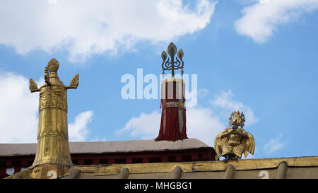 Messing Statue auf dem Dach mit Sky Stockfoto