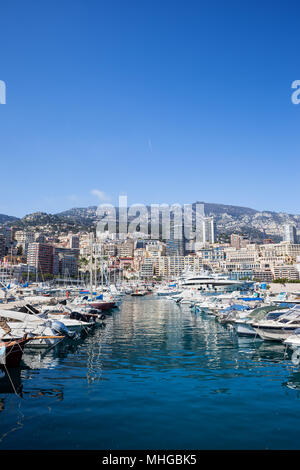 Monaco Fürstentum, Yachten und Boote im Hafen Port Hercule, Monte Carlo Stadtbild, Europa Stockfoto