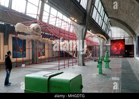 "Dodo" von der Künstlerin Liu innen 798 Raum - ein ehemaliges Fabrikgebäude, 798 Art Zone oder Dashanzi Art District, Peking, China Stockfoto