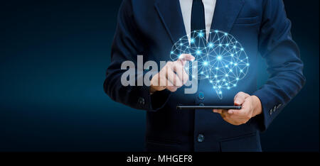 Hand Geschäft Leute drücken Sie die Taste Telefon. Gehirn Grafik Binär Blue Technologie Stockfoto