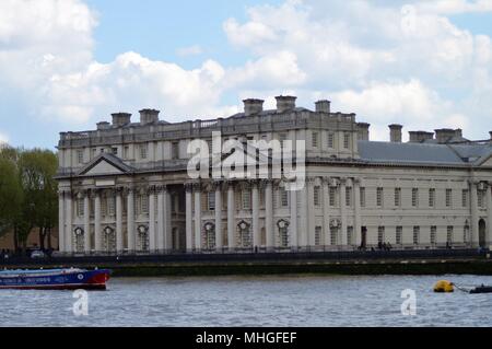 Emirate Seilbahn und die MBNA Thames Clipper Stockfoto