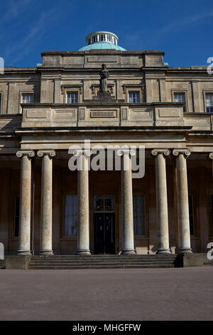 Pittville Pump Room, Cheltenham. Historische spa Wasserpumpe Zimmer zwischen 1825 und 1830 gebaut, jetzt für öffentliche und politische Veranstaltungen genutzt. Stockfoto