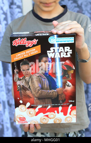 Kellogg's Cornflakes, mit Star Wars Film Zeichen Stockfoto