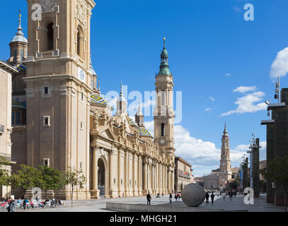 ZARAGOZA, Spanien - 3. MÄRZ 2018: Die Kathedrale Basilica del Pilar. Stockfoto