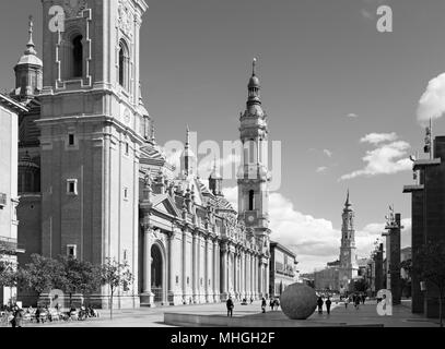 ZARAGOZA, Spanien - 3. MÄRZ 2018: Die Kathedrale Basilica del Pilar. Stockfoto