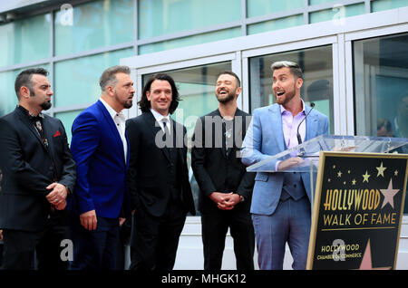 Los Angeles, USA. 30 Apr, 2018. Mitglieder der amerikanischen Gesangsgruppe *NSYNC nehmen an den Hollywood Walk of Fame Star Zeremonie in Los Angeles, USA, 30. April 2018. Credit: Li Ying/Xinhua/Alamy leben Nachrichten Stockfoto