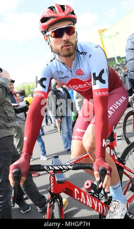 01. Mai 2018, Deutschland, Eschborn: Rick Zabel vom Team Katusha Alpecin Position für die Registrierung vor dem Radrennen Eschborn-Frankfurt. Foto: Arne Dedert/dpa Stockfoto