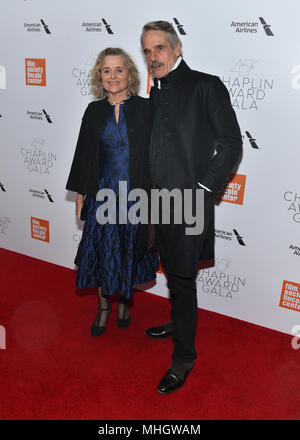 Sinead Cusack und Jeremy Irons nehmen an der 45th Chaplin Award Gala in der Alice Tully Hall, Lincoln Center am 30. April 2018 in New York City. Stockfoto