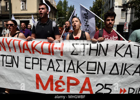 Athen, Griechenland. 1. Mai 2018. Anhänger der neu gegründeten Partei MeRA 25 nehmen an einem Tag der Rallye in Athen, Griechenland. Credit: Nicolas Koutsokostas/Alamy Leben Nachrichten. Stockfoto