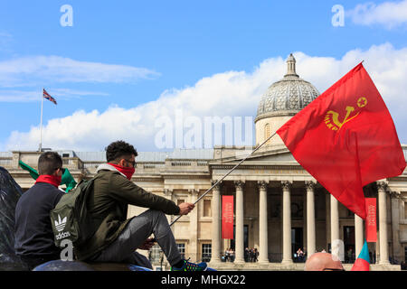 London, Großbritannien. 1. Mai 2018. Die Demonstranten und Aktivisten März von Clerkenwell Green in East London, über Kingsway und die Litze zum Trafalgar Square, als Teil des traditionellen Mai-demonstrationen und Reden. Die Rallye Adressen eine Vielzahl von Themen, von der gewerkschaftlichen Rechte, Menschenrechte, internationale Solidarität mit Windrush und Greenfell Opfer zum Kampf gegen die Sparmaßnahmen. Credit: Imageplotter Nachrichten und Sport/Alamy leben Nachrichten Stockfoto