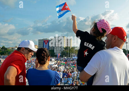 Havanna, Kuba. Mai, 2018. Lokale Menschen zur Teilnahme an einem Internationalen Tag der Arbeit in der Platz der Revolution, Havanna, Kuba, 1. Mai 2018 zu markieren. Credit: Joaquin Hernandez/Xinhua/Alamy leben Nachrichten Stockfoto