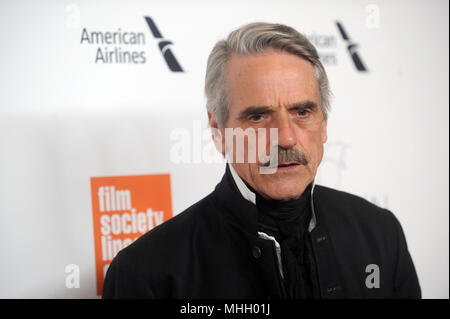 NEW YORK, NY - 30. April: Jeremy Irons besucht die 45th Chaplin Award Gala zu Ehren Helen Mirren in der Alice Tully Hall am 30. April 2018 in New York City. Personen: Jeremy Irons Stockfoto