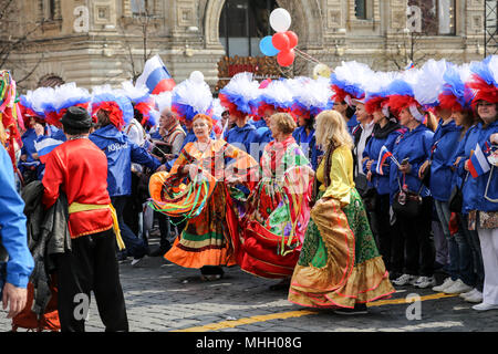 Moskau, Russland. Mai, 2018. 2018 1. Mai, Moskau - Russland. Umzug zum Tag der Arbeit Feiern auf dem Roten Platz: Marco Ciccolella/Alamy leben Nachrichten Stockfoto