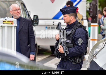 Paris, Frankreich. 1. Mai 2018. Paris Polizei kollidieren mit den Demonstranten als Demonstrationen gewaltsam drehen. Credit: Peter Manning/Alamy leben Nachrichten Stockfoto