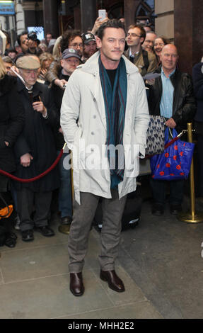 London, UK, 1. Mai, 2018. Luke Evans besucht Schach musikalische öffnung Nacht im London Coliseum Stockfoto