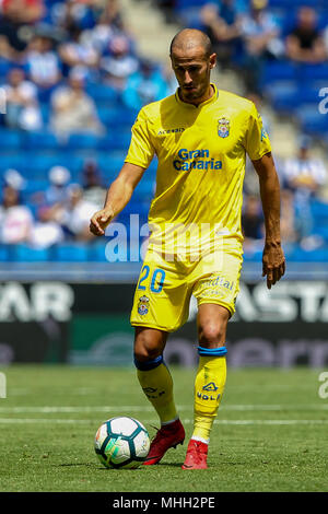 28. April 2018, Cornella-El Prat, Cornella de Llobregat, Barcelona, Spanien; La Liga Fußball, Espanyol gegen Las Palmas; Galvez von UD Las Palmas übergibt den Ball nach vorne Stockfoto