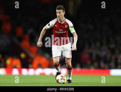 Emirates Stadium, London, UK. 26 Apr, 2018. UEFA Europa League Fußball, Halbfinale, 1 Bein, Arsenal gegen Atletico Madrid; Laurent Koscielny von Arsenal am Ball Quelle: Aktion plus Sport/Alamy leben Nachrichten Stockfoto