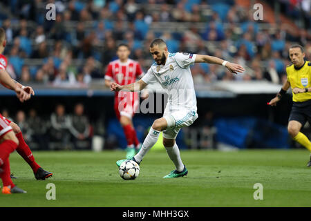 Madrid, Spanien. Mai, 2018. KARIM BENZEMA von Real Madrid in der UEFA Champions League, Halbfinale, 2. bein Fußballspiel zwischen Real Madrid CF und FC Bayern München am 1. Mai 2018 Santiago Bernabeu in Madrid, Spanien Quelle: Manuel Blondeau/ZUMA Draht/Alamy leben Nachrichten Stockfoto