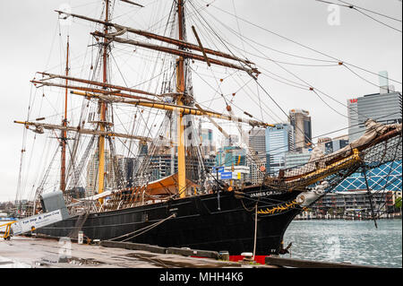 Blick auf die traditionellen großen Segelschiff in Darling Harbour in Sydney in New South Wales, Australien. Stockfoto