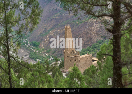 Alte Qiang Stein Wachturm in der Tibetischen Dorf Jiaju, Sichuan, China Stockfoto