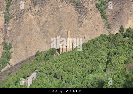 Alte Qiang Stein Wachturm in der Tibetischen Dorf Jiaju, Sichuan, China Stockfoto